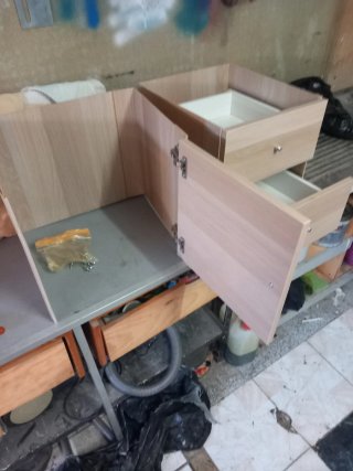 Cajones blancos y marrones para muebles Ikea