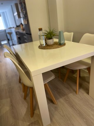 Mesa Comedor Blanca + 4 Sillas Madera