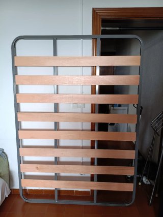 Struttura letto a doghe in legno e metallo (SMONTATA)
