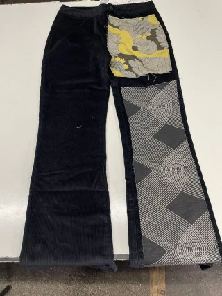 Pantalón de pana negro con parches