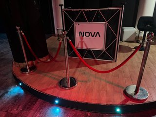 Postes de reservado con cuerda roja