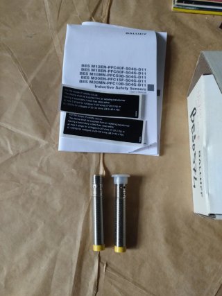 Lotto 2x Sensore Sicurezza Balluff BES0574 M12