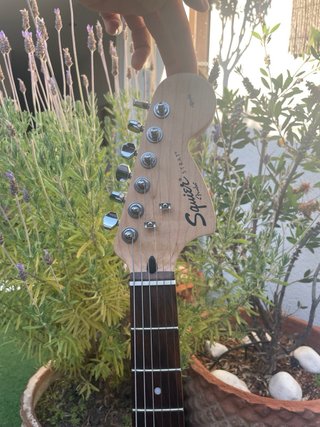 Guitarra Eléctrica Squire Strat Affinity Sunburst