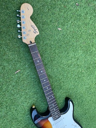 Guitarra Eléctrica Squire Strat Affinity Sunburst
