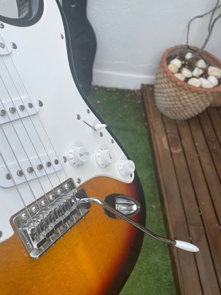 Guitarra Eléctrica Squire Strat Affinity Sunburst