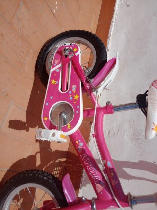 Bicicleta infantil rosa nueva