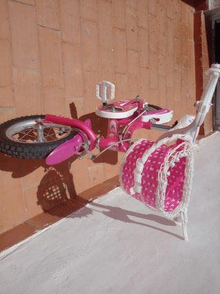Bicicleta infantil rosa nueva