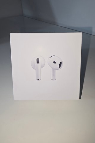 AirPods 4 nuevos. Precintados y sin abrir.