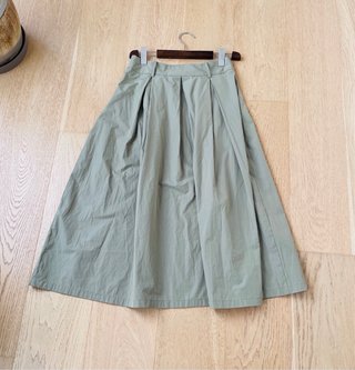Falda Onli Talla S Verde Oliva percha Adolfo Domin