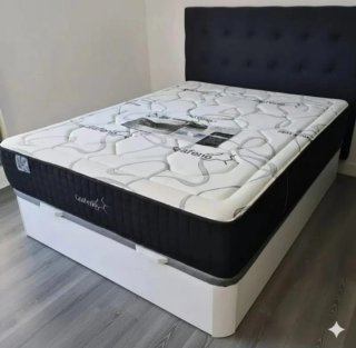 Canapés in legno con base imbottita in tessuto 3D traspirante, altezza 33 cm, disponibili in vari colori