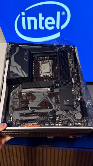 Procesador Intel i5-13600K + Placa Gigabyte Z790 U