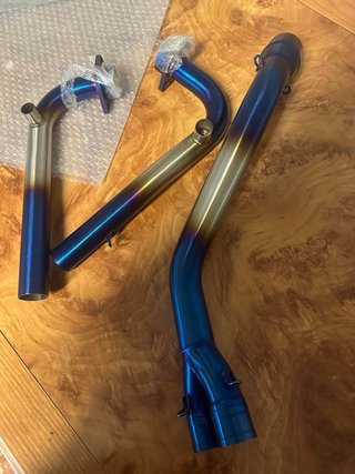 Sistema de escape Yamaha azul titanio