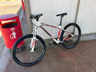 Bicicleta Giant Talon Blanca y Roja talla M