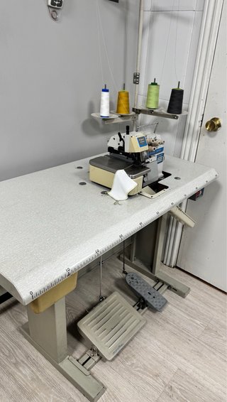 Máquina de coser industrial remalladora