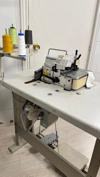 Máquina de coser industrial remalladora
