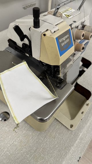 Máquina de coser industrial remalladora