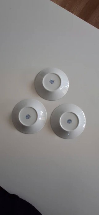 3 Piattini in porcellana decorati