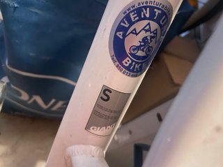 Bicicleta de paseo blanca, marca GIANT