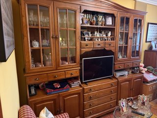Mueble provenzal madera cerezo y cristal