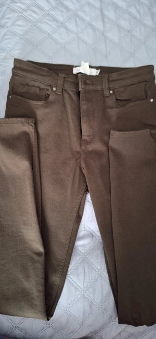 Pantalón pitillo verde oliva talla 38