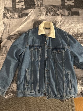 Chaqueta vaquera Bershka forrada Talla L