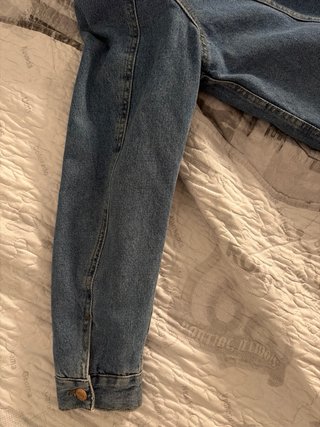 Chaqueta vaquera Bershka forrada Talla L