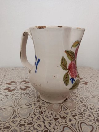 Jarra cerámica antigua flores pintadas. Siglo XIX