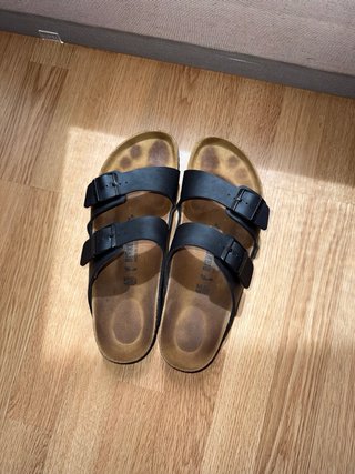 Sandalias Birkenstock Negras puestas 4 veces