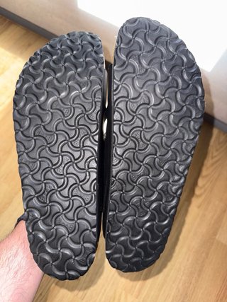 Sandalias Birkenstock Negras puestas 4 veces