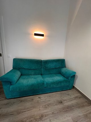 Sofá de terciopelo azul turquesa
