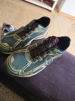 Zapatos Sergio Tacchini semi nuevas.