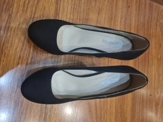 Zapatos negros de tacón alto