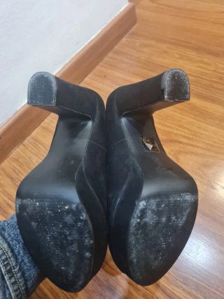 Zapatos negros de tacón alto