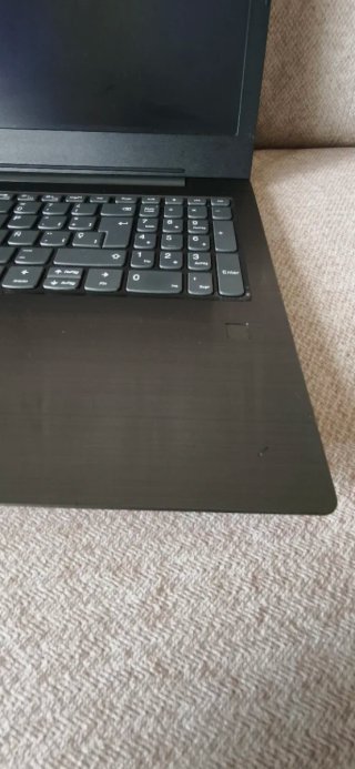 Portátil Lenovo V330