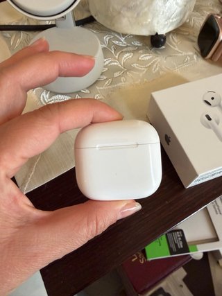 AirPods 4 con cancellazione rumore