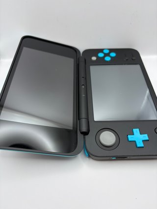 New Nintendo 2DS XL Black + Turquoise