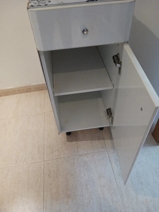 Regalo...!!Mueble de baño blanco con diseño
