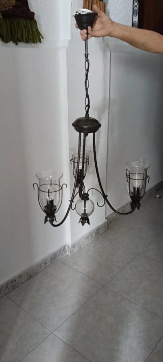 Lámpara colgante de metal y cristal