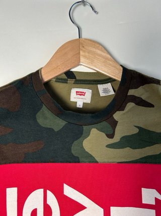 Levi's Camiseta Camuflaje Talla S