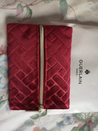Neceser terciopelo Guerlain rojo y dorado