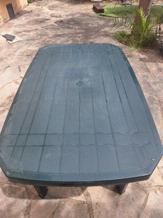 Tavolo da giardino in plastica verde