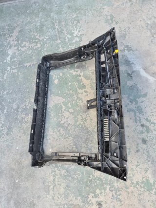 Frente Skoda Karoq 2023