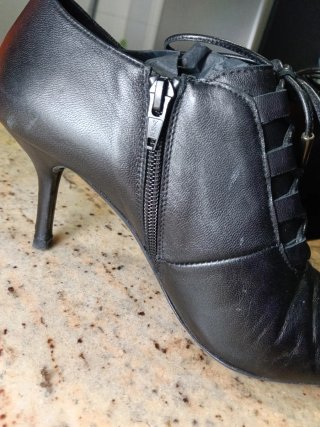 Zapatos de tacón de piel negros