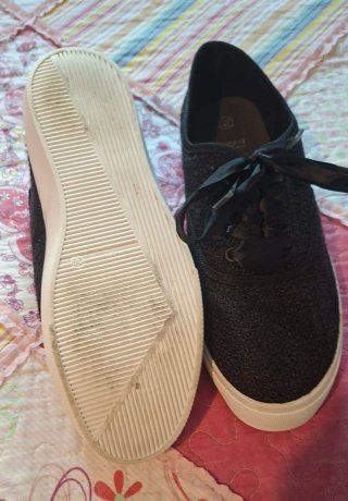 Zapatillas negras mujer con lazo