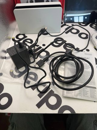 Nintendo Switch OLED 64GB + Scatola