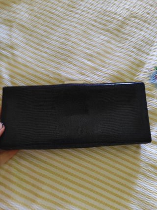 Cartera de fiesta negra con flor