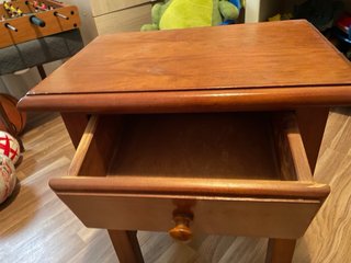 Mesita de noche de madera