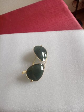 Gafas de sol aviador doradas y verdes