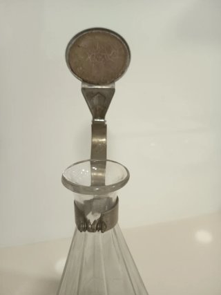 Jarra antigua de cristal