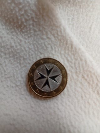 Moneda con Cruz de Malta